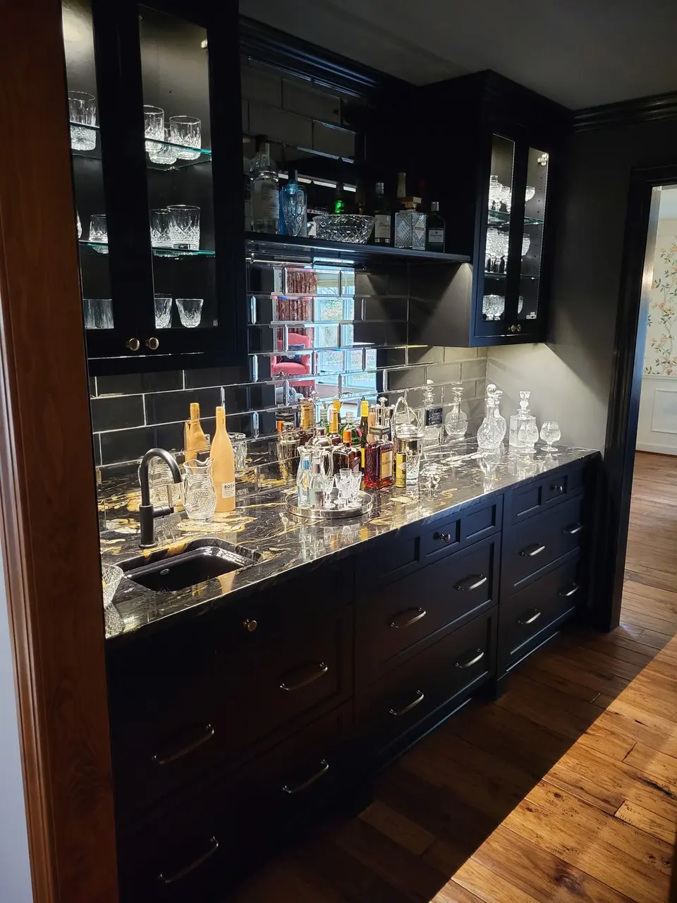 Glass Display Bar